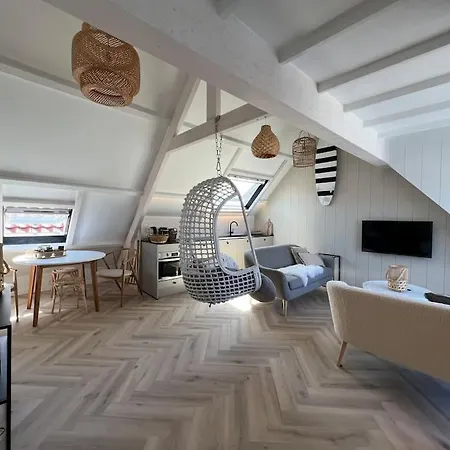 Loft Met Zeezicht Apartamento